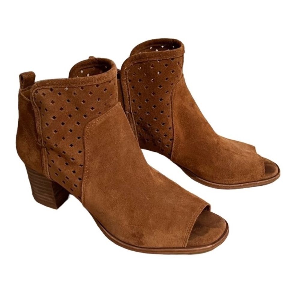 GIANNI Bini Reezy Ankle Suede Perforated Peep Toe Shooties Size 6.5